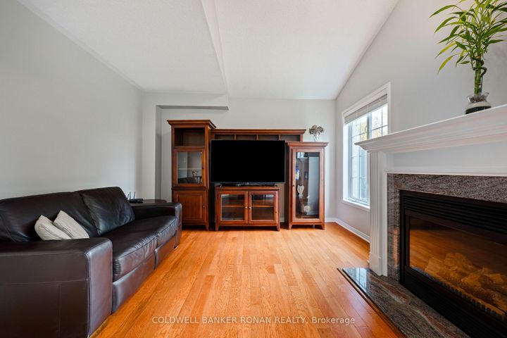 Photo 21 at 44 Baccarat Crescent, Snelgrove, Brampton