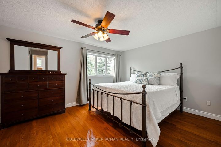 Photo 32 at 44 Baccarat Crescent, Snelgrove, Brampton