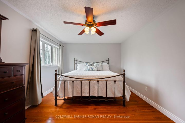 Photo 33 at 44 Baccarat Crescent, Snelgrove, Brampton