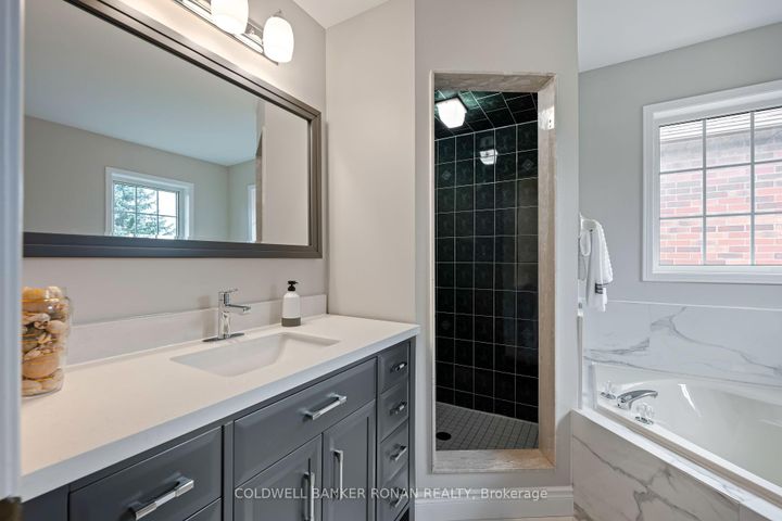 Photo 34 at 44 Baccarat Crescent, Snelgrove, Brampton