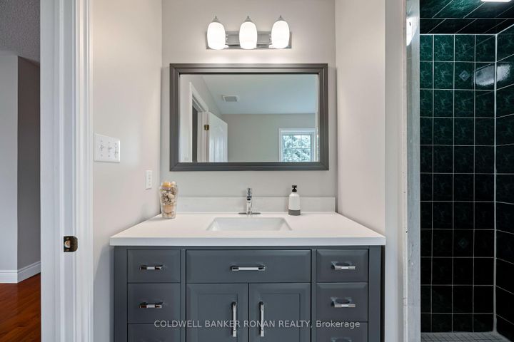 Photo 35 at 44 Baccarat Crescent, Snelgrove, Brampton