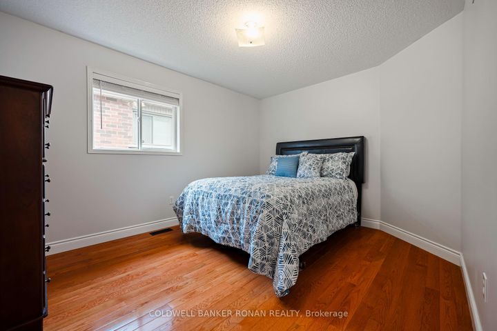 Photo 37 at 44 Baccarat Crescent, Snelgrove, Brampton