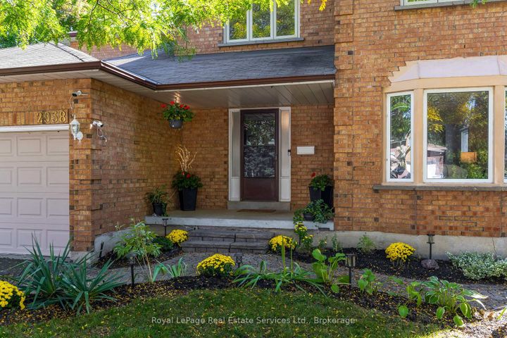 Photo 2 at 2938 Mulberry Drive, CV Clearview, Oakville