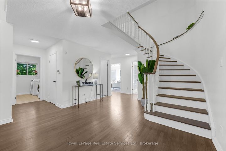 Photo 3 at 2938 Mulberry Drive, CV Clearview, Oakville