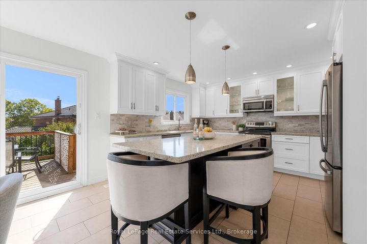 Photo 9 at 2938 Mulberry Drive, CV Clearview, Oakville