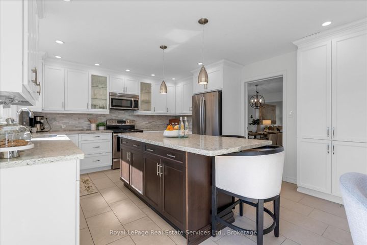 Photo 10 at 2938 Mulberry Drive, CV Clearview, Oakville