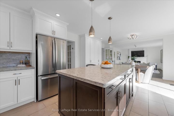 Photo 11 at 2938 Mulberry Drive, CV Clearview, Oakville