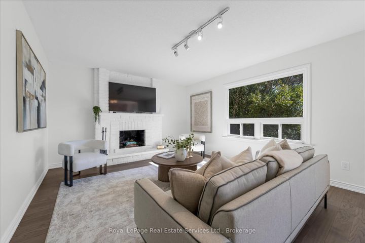 Photo 13 at 2938 Mulberry Drive, CV Clearview, Oakville