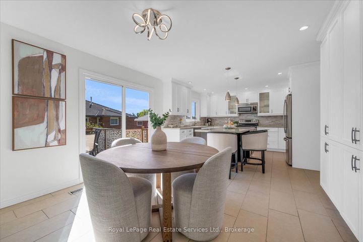 Photo 15 at 2938 Mulberry Drive, CV Clearview, Oakville