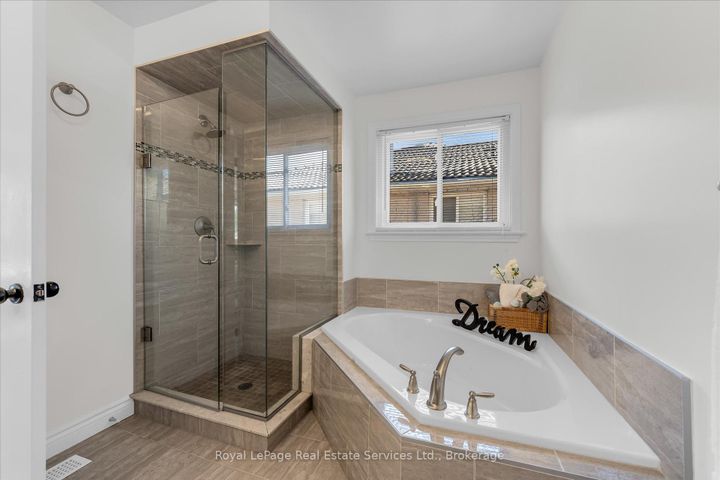 Photo 31 at 2938 Mulberry Drive, CV Clearview, Oakville