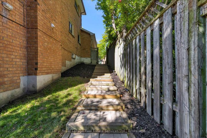 Photo 42 at 2938 Mulberry Drive, CV Clearview, Oakville