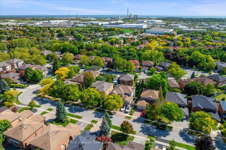 Photo 46 at 2938 Mulberry Drive, CV Clearview, Oakville