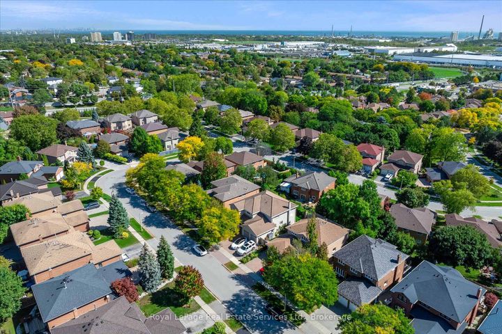 Photo 47 at 2938 Mulberry Drive, CV Clearview, Oakville