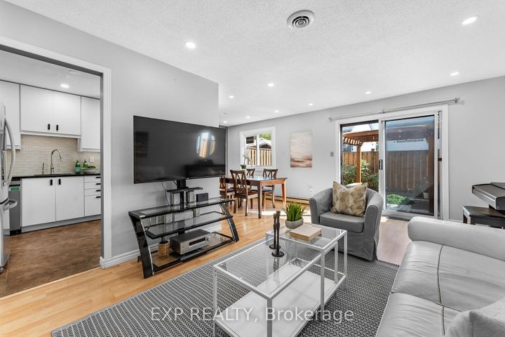Photo 6 at 70 - 6797 Formentera Avenue, Meadowvale, Mississauga