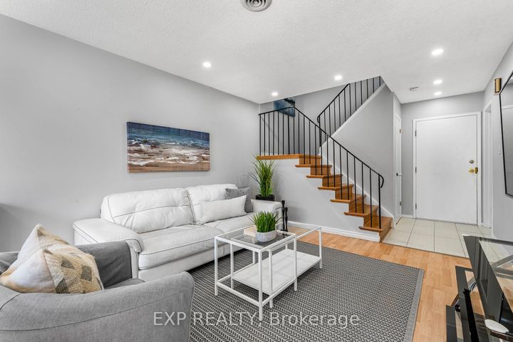 Photo 8 at 70 - 6797 Formentera Avenue, Meadowvale, Mississauga