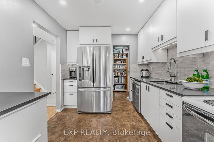 Photo 13 at 70 - 6797 Formentera Avenue, Meadowvale, Mississauga