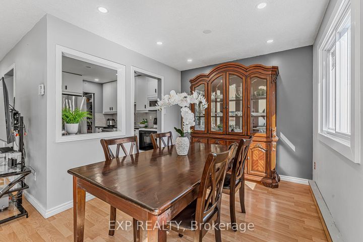 Photo 16 at 70 - 6797 Formentera Avenue, Meadowvale, Mississauga
