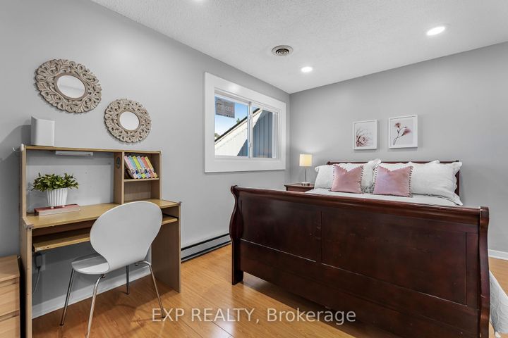 Photo 19 at 70 - 6797 Formentera Avenue, Meadowvale, Mississauga