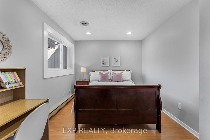 Photo 20 at 70 - 6797 Formentera Avenue, Meadowvale, Mississauga