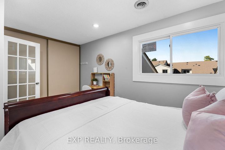 Photo 21 at 70 - 6797 Formentera Avenue, Meadowvale, Mississauga