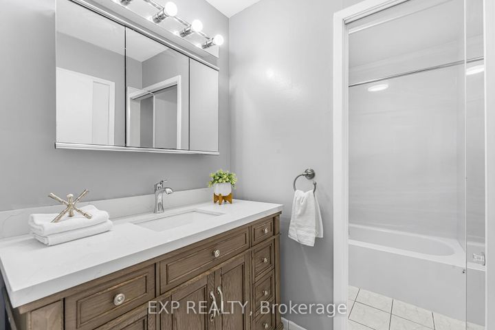 Photo 23 at 70 - 6797 Formentera Avenue, Meadowvale, Mississauga