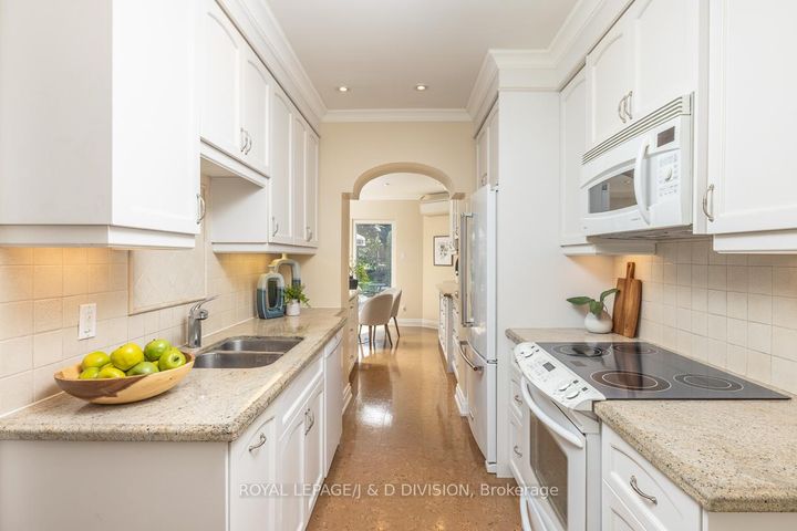 Photo 18 at 193 Glenview Avenue, Lawrence Park South, Toronto