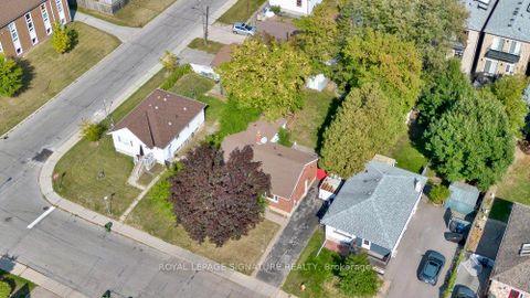 Photo 4 at 75 Westbourne Avenue, Birchmount, Toronto