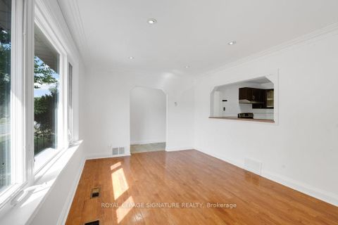 Photo 12 at 75 Westbourne Avenue, Birchmount, Toronto