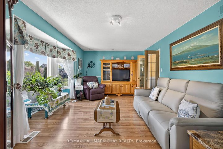 Photo 2 at 78 Collings Avenue, Bradford, Bradford West Gwillimbury