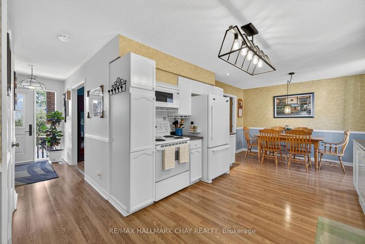 Photo 4 at 78 Collings Avenue, Bradford, Bradford West Gwillimbury