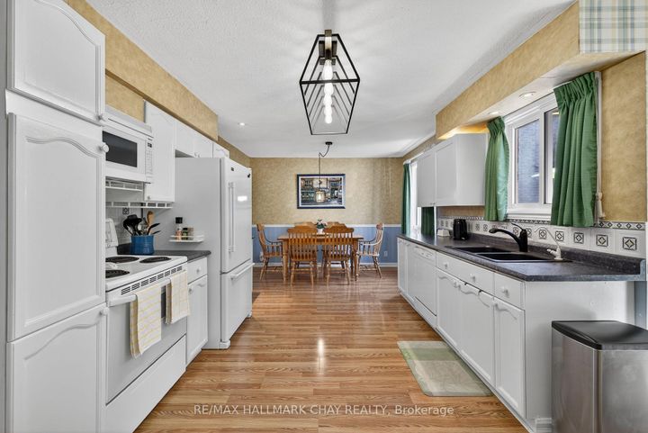Photo 5 at 78 Collings Avenue, Bradford, Bradford West Gwillimbury