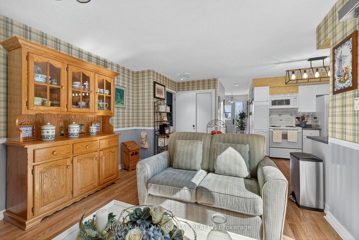Photo 11 at 78 Collings Avenue, Bradford, Bradford West Gwillimbury