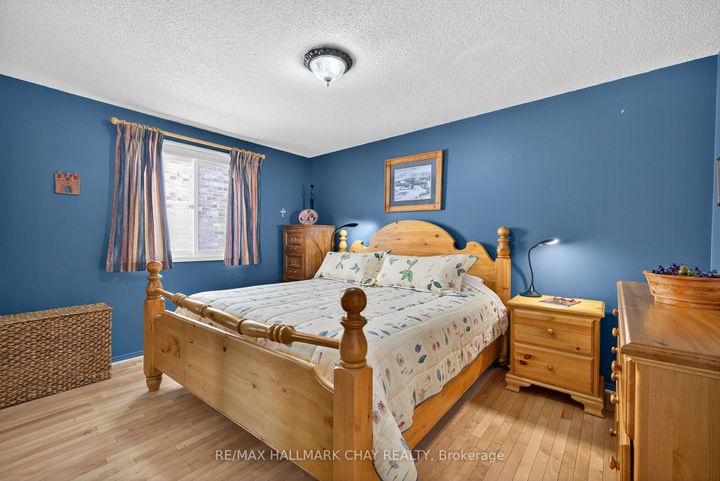 Photo 16 at 78 Collings Avenue, Bradford, Bradford West Gwillimbury