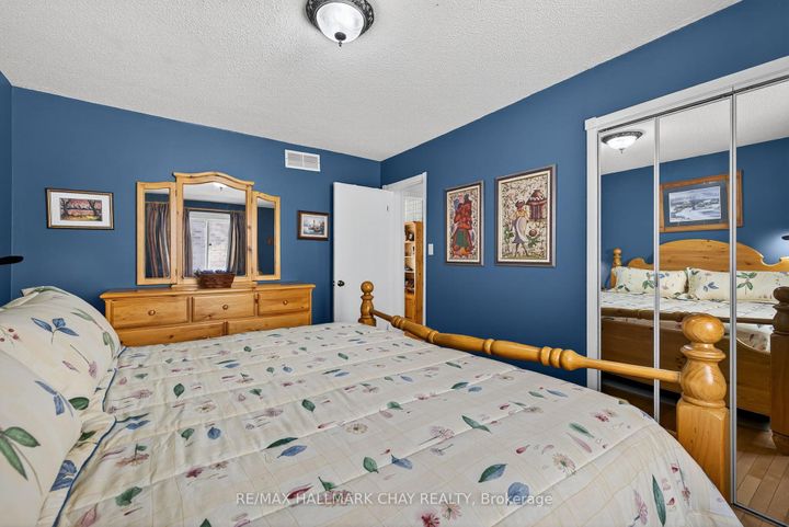 Photo 17 at 78 Collings Avenue, Bradford, Bradford West Gwillimbury