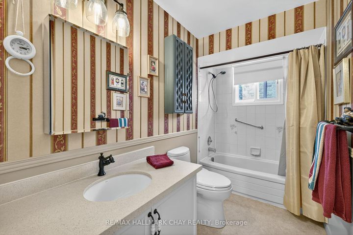Photo 20 at 78 Collings Avenue, Bradford, Bradford West Gwillimbury