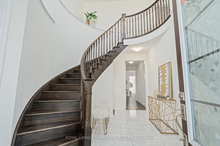 Photo 10 at 31 Streamside Street, Kleinburg, Vaughan