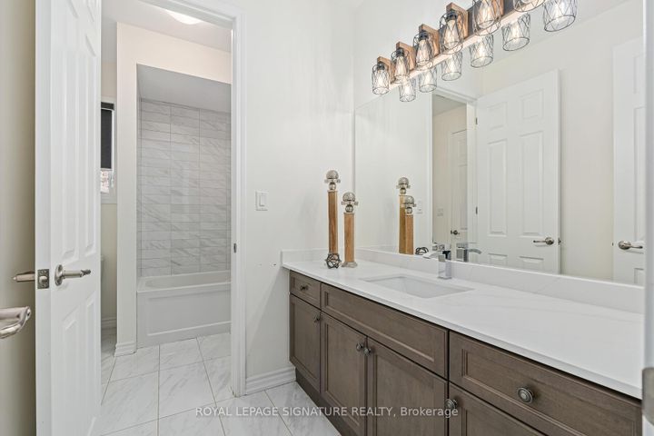 Photo 12 at 31 Streamside Street, Kleinburg, Vaughan