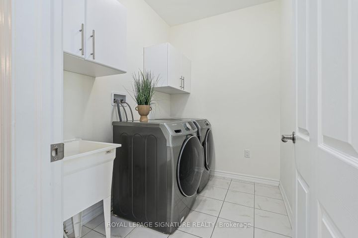 Photo 17 at 31 Streamside Street, Kleinburg, Vaughan