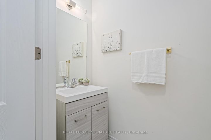 Photo 20 at 31 Streamside Street, Kleinburg, Vaughan