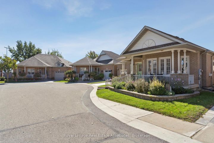 Photo 2 at 7 Powder Mill Court, Wellington, Brampton