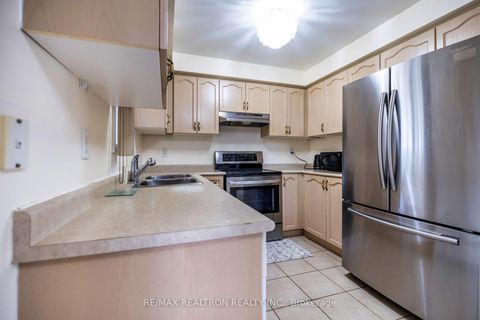 Photo 31 at 32 Samandria Avenue, Taunton North, Whitby