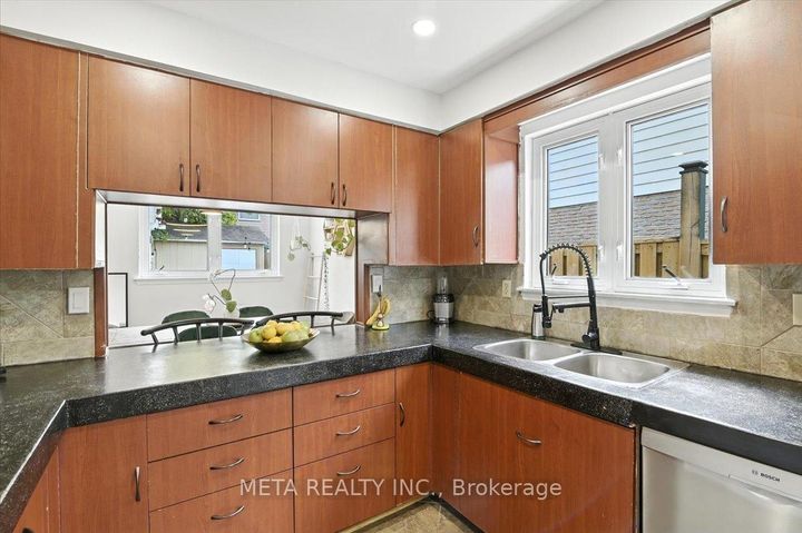 Photo 17 at 1567 Jaywin Circle, Village East, Pickering