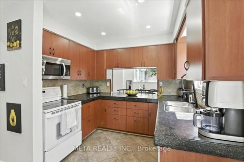 Photo 14 at 1567 Jaywin Circle, Village East, Pickering