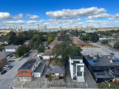 Photo 4 at 903 - 1195 The Queens Way, City Centre West, Toronto