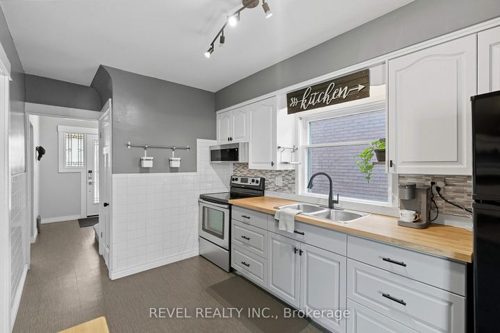 Photo 10 at 197 Balmoral Avenue S, Delta, Hamilton