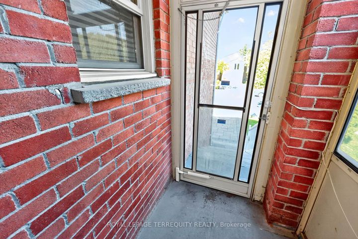 Photo 4 at 130 Whistling Hills Drive, Milliken, Toronto