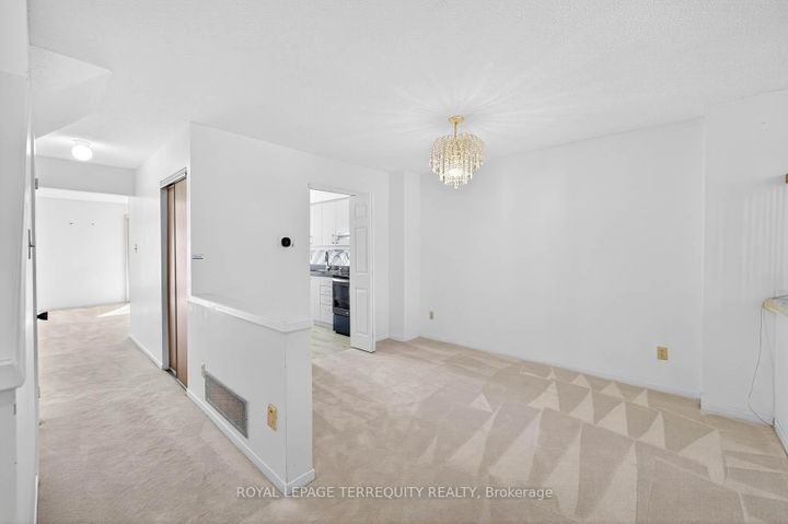 Photo 5 at 130 Whistling Hills Drive, Milliken, Toronto