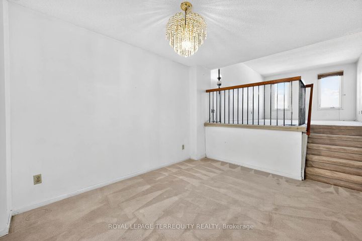 Photo 8 at 130 Whistling Hills Drive, Milliken, Toronto
