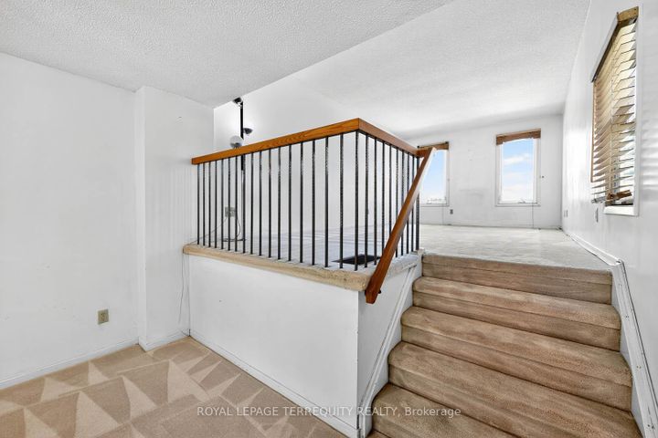 Photo 10 at 130 Whistling Hills Drive, Milliken, Toronto