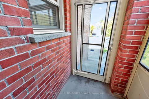 Photo 4 at 130 Whistling Hills Drive, Milliken, Toronto